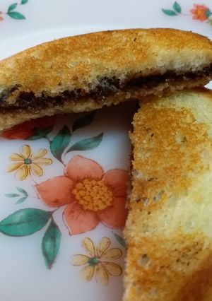 A picture of Cocoa Spread Toasted Sandwich.