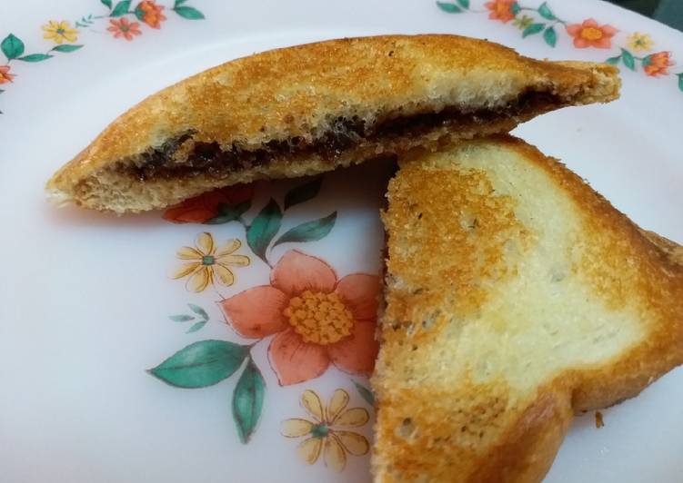 Recipe of Super Quick Homemade Cocoa Spread Toasted Sandwich