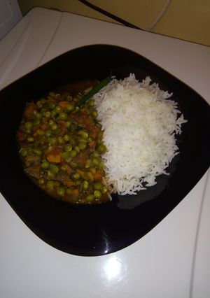 A picture of Rice and peas stew.