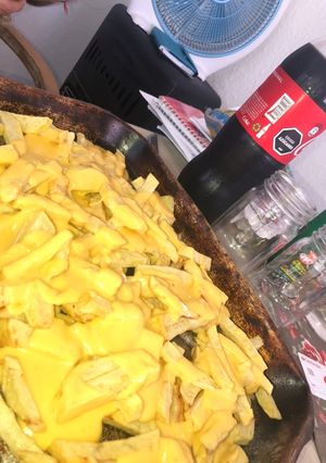 Una foto de Papas cheddar caseras🥔🧀
