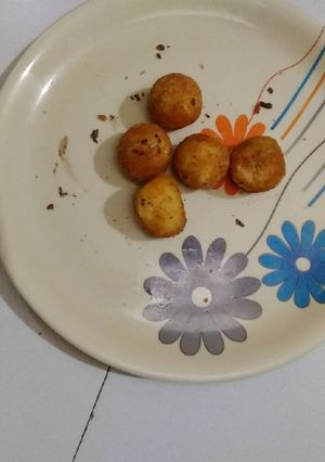 A picture of Mumbai special batata vada.