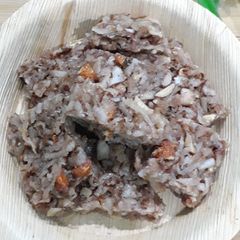 A picture of Gulkand nariyal chikki.