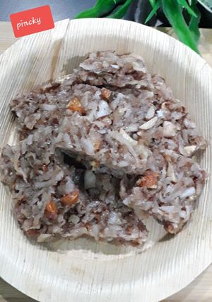 A picture of Gulkand nariyal chikki.