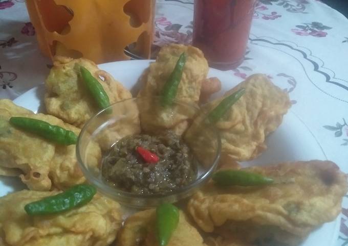 Tempe mendoan sambal penyet