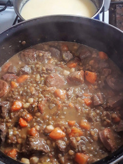 Una foto de Guiso de lentejas con polenta