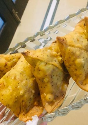 A picture of Aalo samosa.