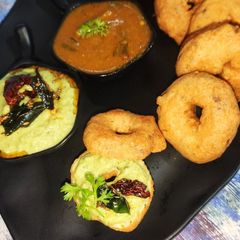 A picture of Medu vada Sandwich.