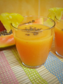 Una foto de Smoothie de papaya, piña y nectarina