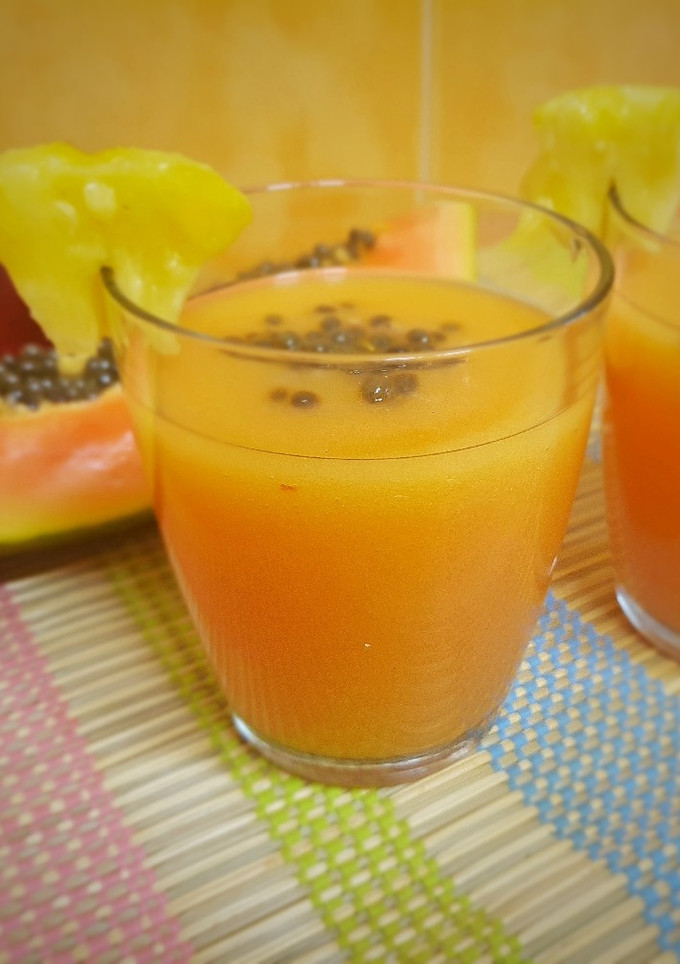 Una foto de Smoothie de papaya, piña y nectarina