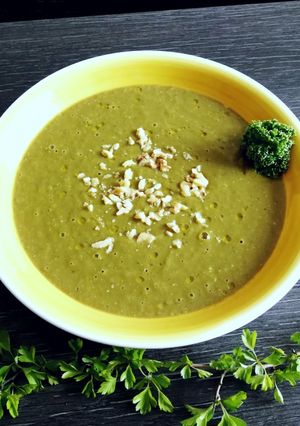 Una foto de Crema de súper alimento col kale