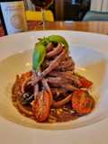 Pasta al vino noci olive nere e datterini
