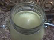 Una foto de licuado de piña naranja