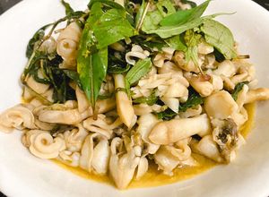 Hình của món Móng tay xào bơ tỏi.