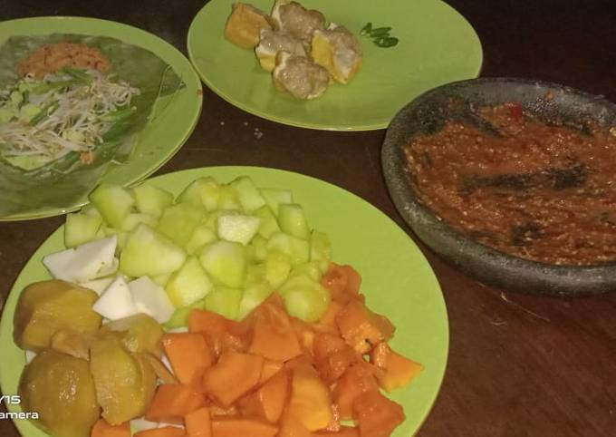 Cara Gampang Membuat 89.Rujak Buah…sehat..segar. yang Bikin Ngiler