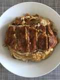 Frita de cerdo con huevos(Katsu-don)