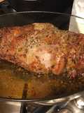 Gigot d'agneau mariné à la crème d'ail,romarin et basilic