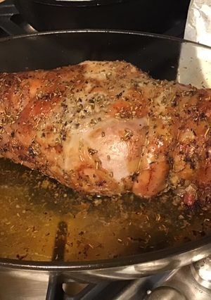 Une photo de Gigot d'agneau mariné à la crème d'ail,romarin et basilic
