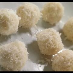 A picture of Easy coconut laddoo.
