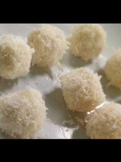 A picture of Easy coconut laddoo.