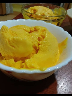 A picture of Mango ice-cream.