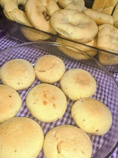 Una foto de Chipa aramirõ (almidón de mandioca)