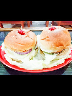वेज बर्गर (veg burger recipe in Hindi) रेसिपी मुख्य फोटो
