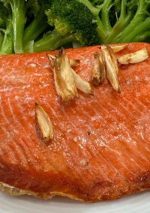 氣炸蒜香奶油鮭魚 的食譜成品照片
