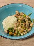 Wok picante de pollo con trigueros