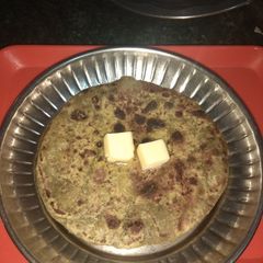 A picture of Bathua aloo ke parathe.