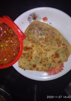 A picture of Coriander triangle Paratha.