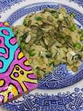 Orzo con espárragos, espinacas y guisantes