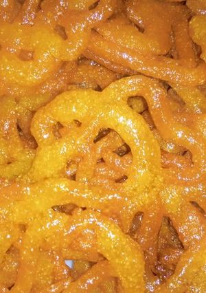 A picture of Suji Ki Jalebian.