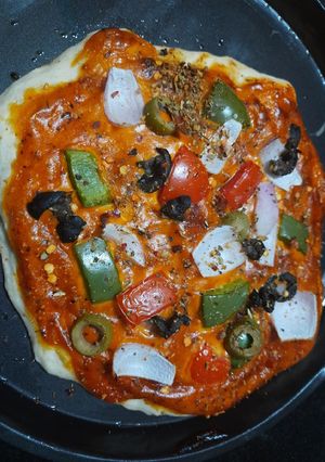 વેજ પિઝા (Veg Pizza Recipe in Gujarati) રેસીપી મુખ્ય ફોટો