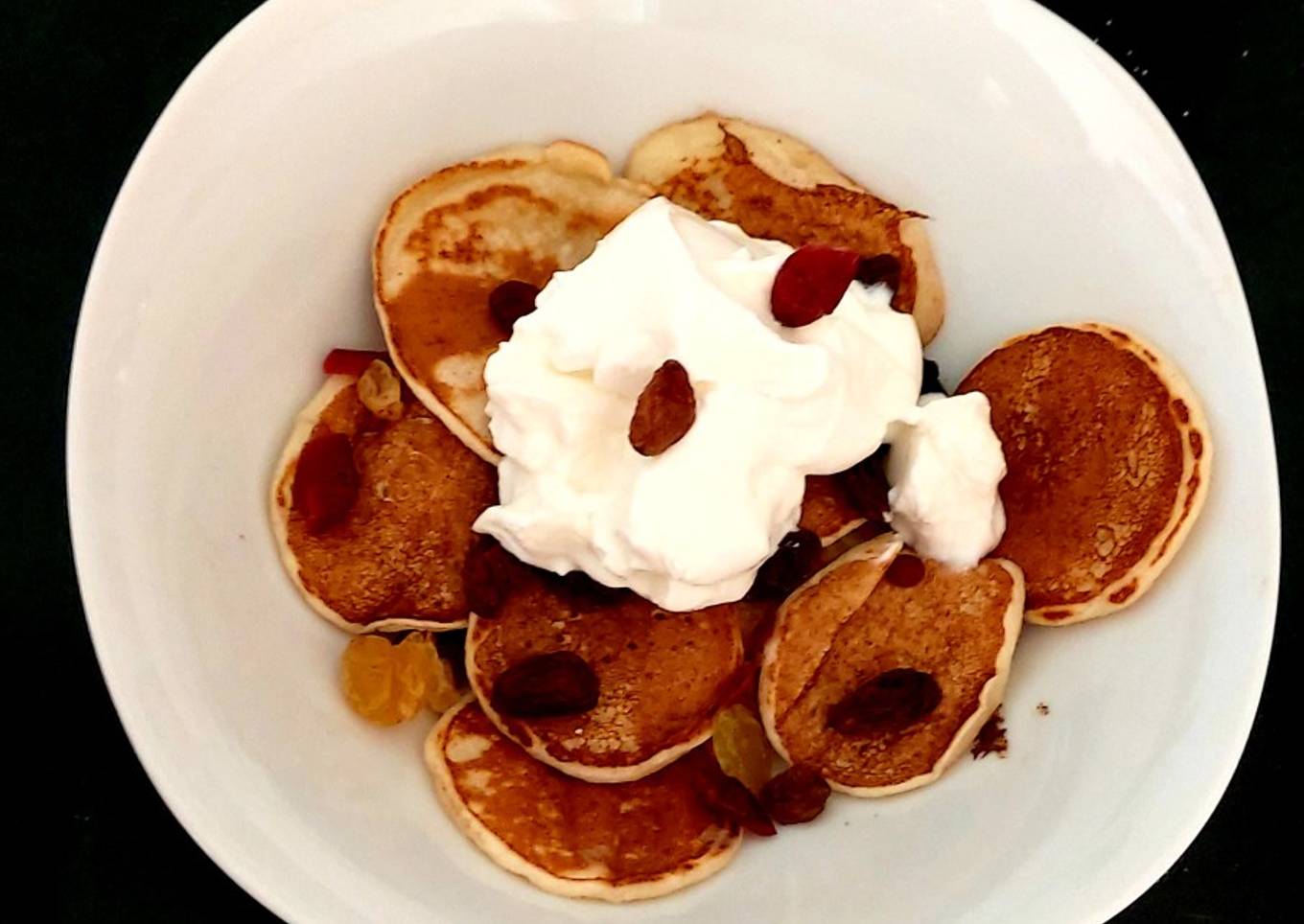 My Tiny Pancakes, Dried fruit & Greek plain yogurt bowl
