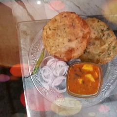 Luchi aloo A picture of Luchi aloo.