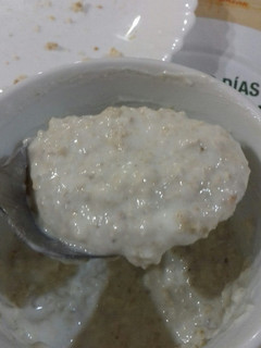 Una foto de Desayuno avena con yogurt