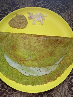A picture of Pesarattu upma (moong dal dosa with stuffed upma).