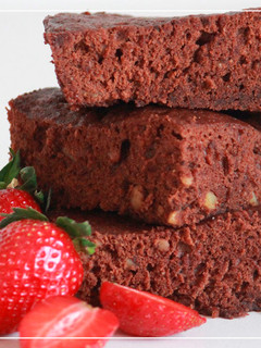 Una foto de Brownie de chocolate con nueces al microondas (sin gluten)