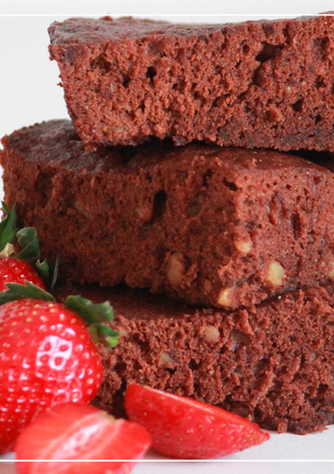 Una foto de Brownie de chocolate con nueces al microondas (sin gluten)
