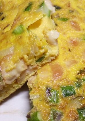 A picture of Smoked mozzarella and asparagus Frittata.