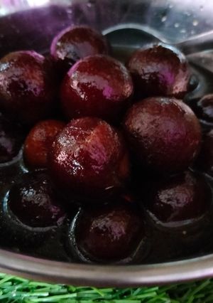 खव्याचे गुलाबजाम(Khavyache Gulabjam Recipe In Marathi) रेसिपी चे मुख्य फोटो 
