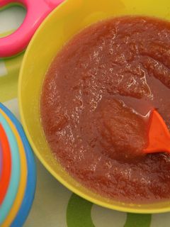 Meggy-alma pép babapiskótával babáknak recept fotója