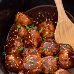 A picture of Sriracha butter chicken meatballs.