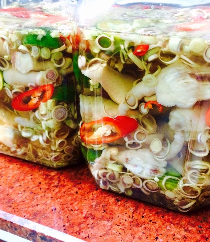 Hình của món Chân gà ngâm sả ớt.