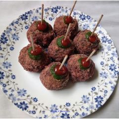 A picture of Baked beetroot balls.