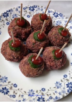 A picture of Baked beetroot balls.