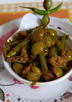 A picture of Karonda mirchi.