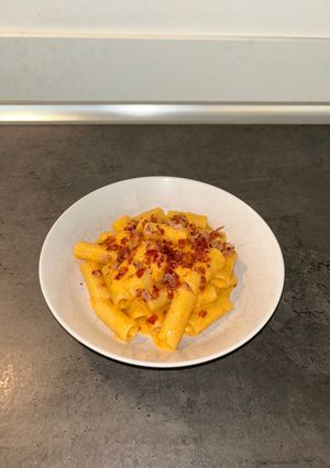 Foto di Rigatoni peperoni, speck e robiola