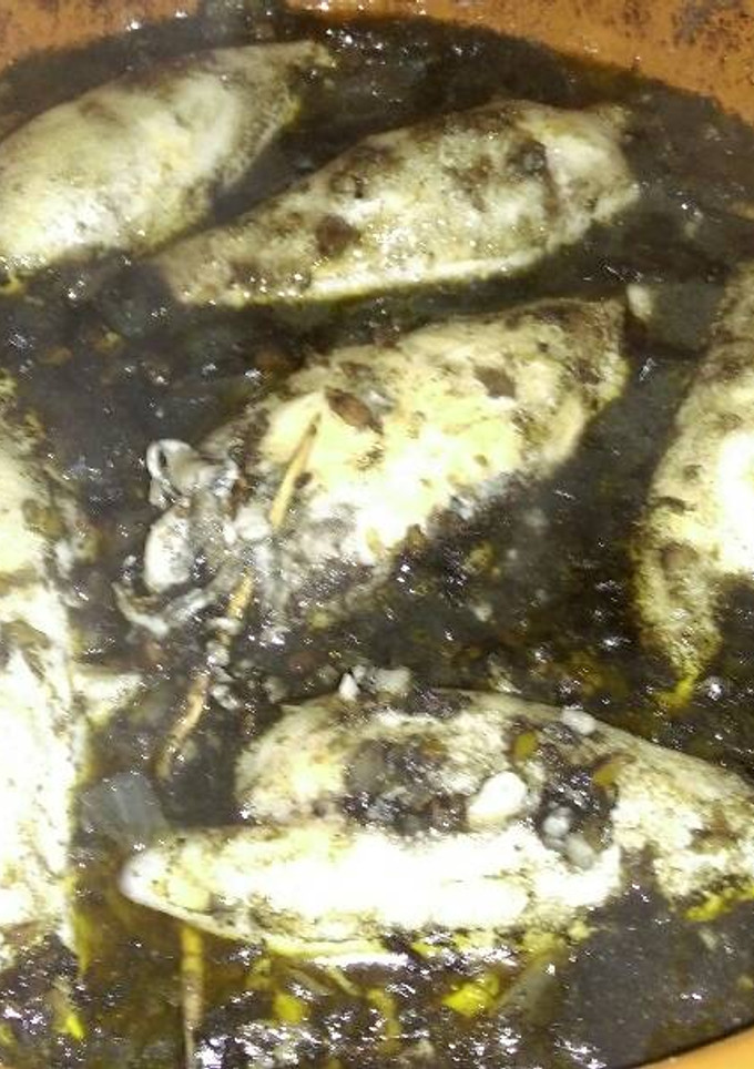 Una foto de Calamares rellenos en su tinta