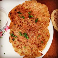 A picture of Saboodana aloo pan cake.
